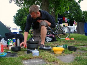 Cykeltur med Danny laver mad på trangia - Alle Ud