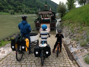 Cykelfærge over Donau