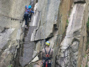 Klippeklatring klatring barn familie Vang granitbrud bornholm