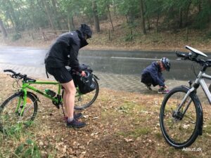 Cykeltur regnvejr udstyr regntøj